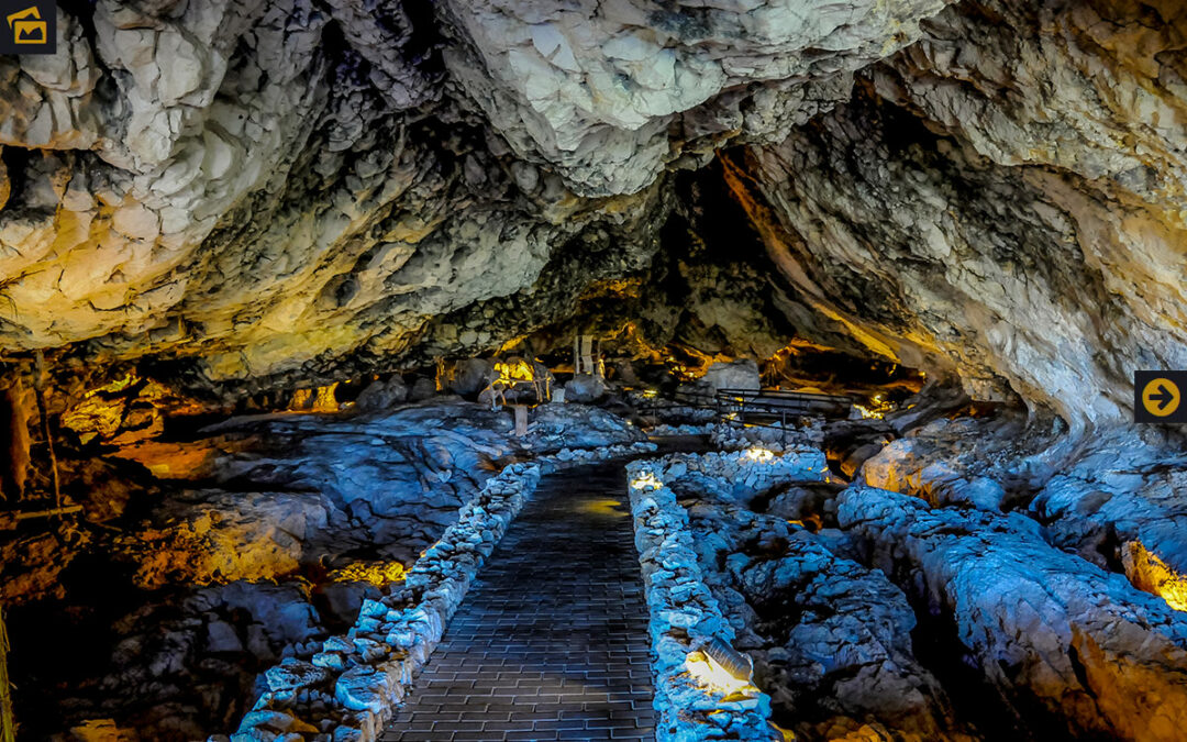 CUEVA DE LAS VENTANAS